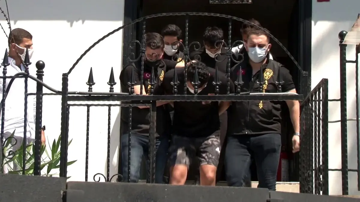 Fatih\'te gasp şüphelileri 450 saat görüntü izlenerek yakalandı