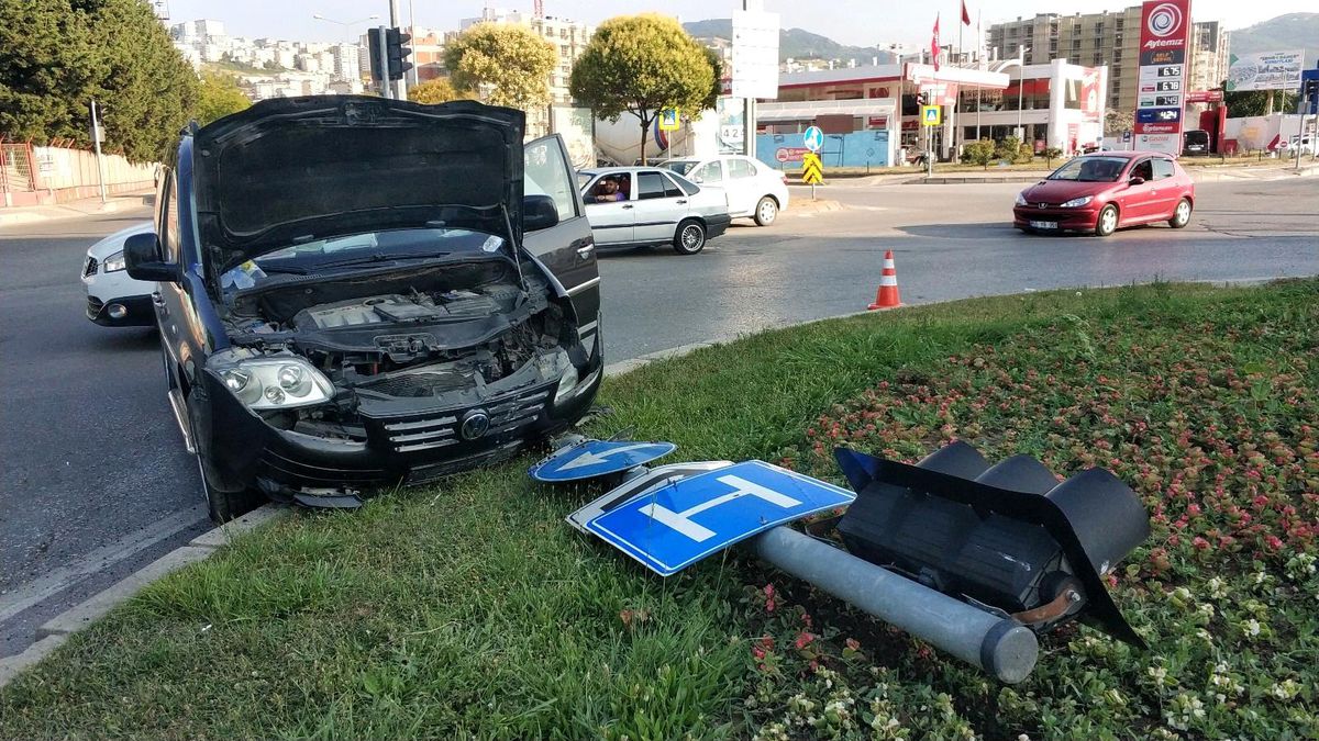 Son dakika haberleri | Hafif ticari araç direğe çarptı, 9 yaşındaki çocuk yaralandı