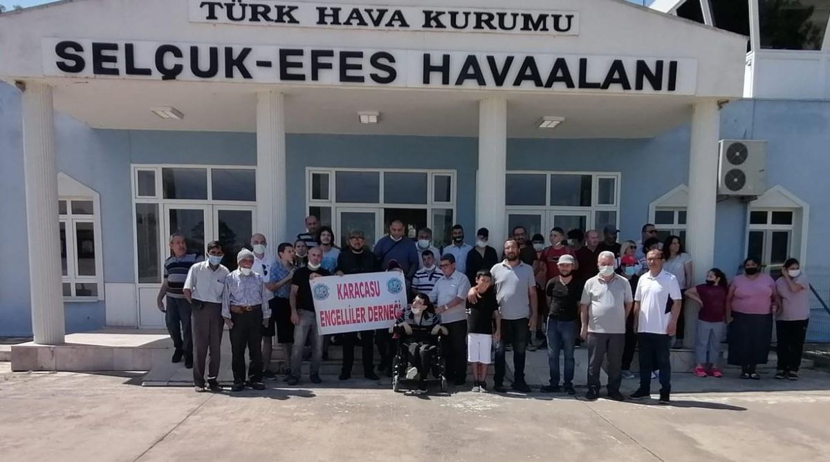 İzmir\'de engelliler ilk kez uçuş heyecanı yaşadı