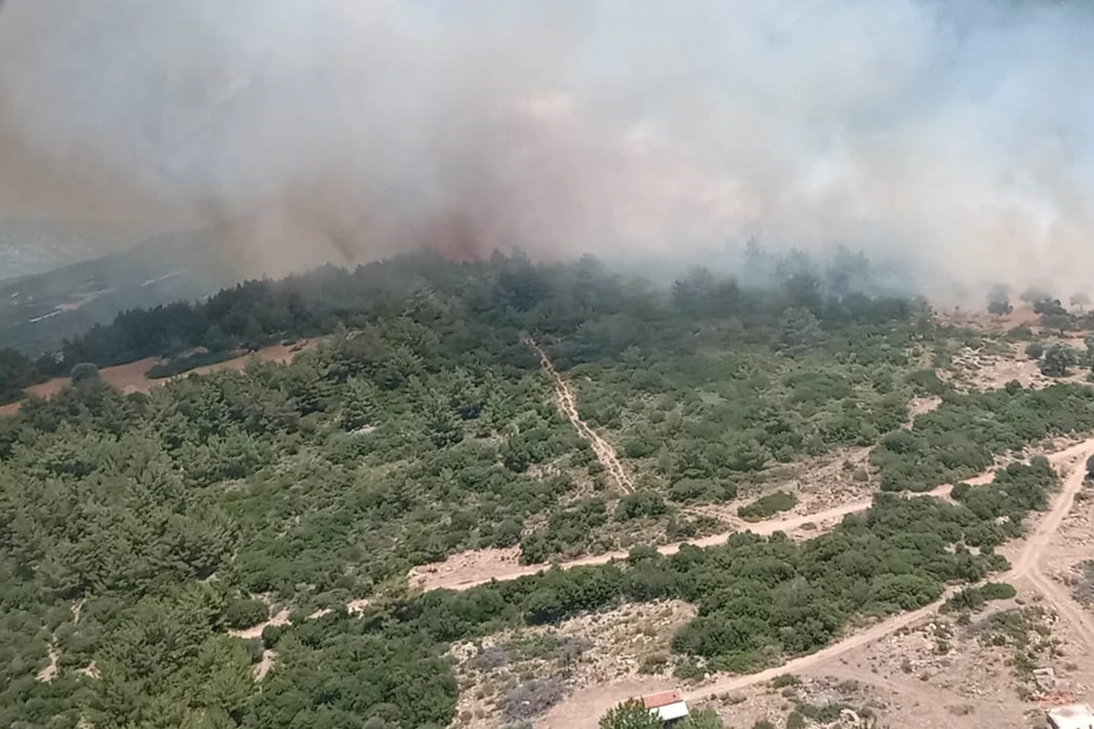 Son dakika haber: İzmir Karaburun\'da makilik alanda çıkan yangın kontrol altına alındı