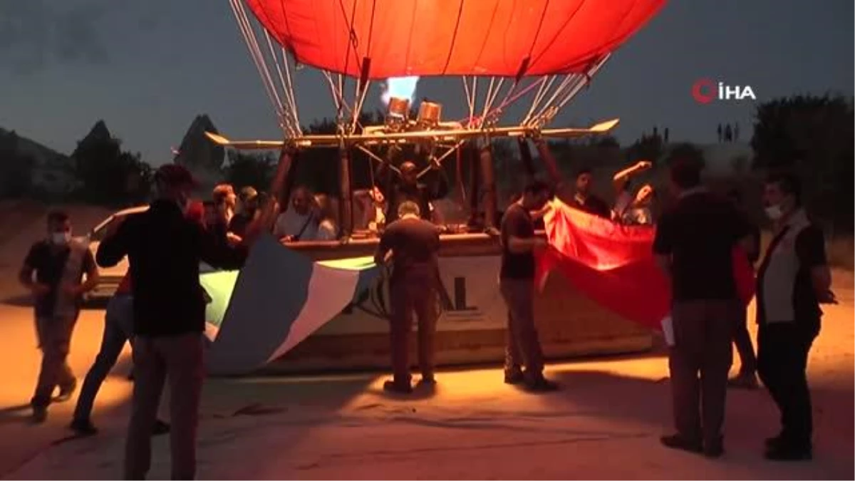 Kapadokya\'da Türkiye ve Guatemala bayrakları gökyüzünde dalgalandı