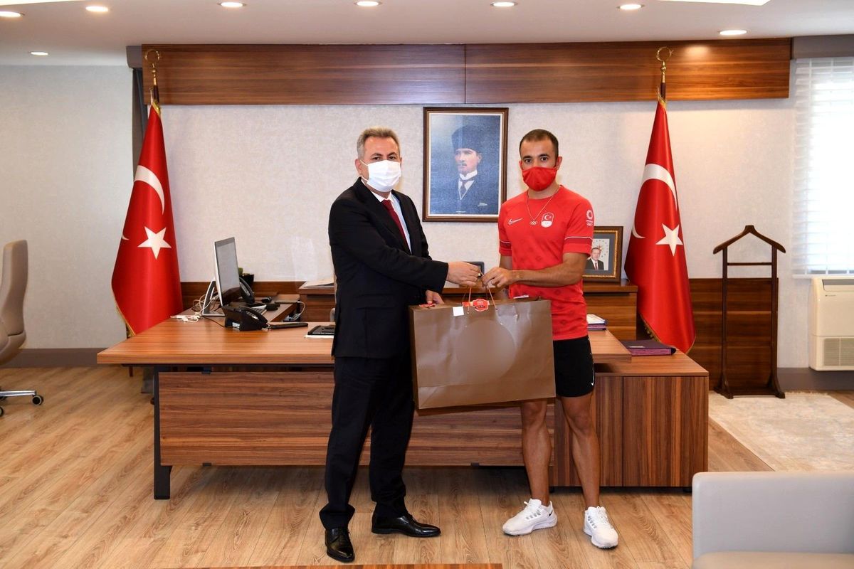 Kayhan: "Başarı basamaklarını sabırla ve çok çalışarak çıktım"