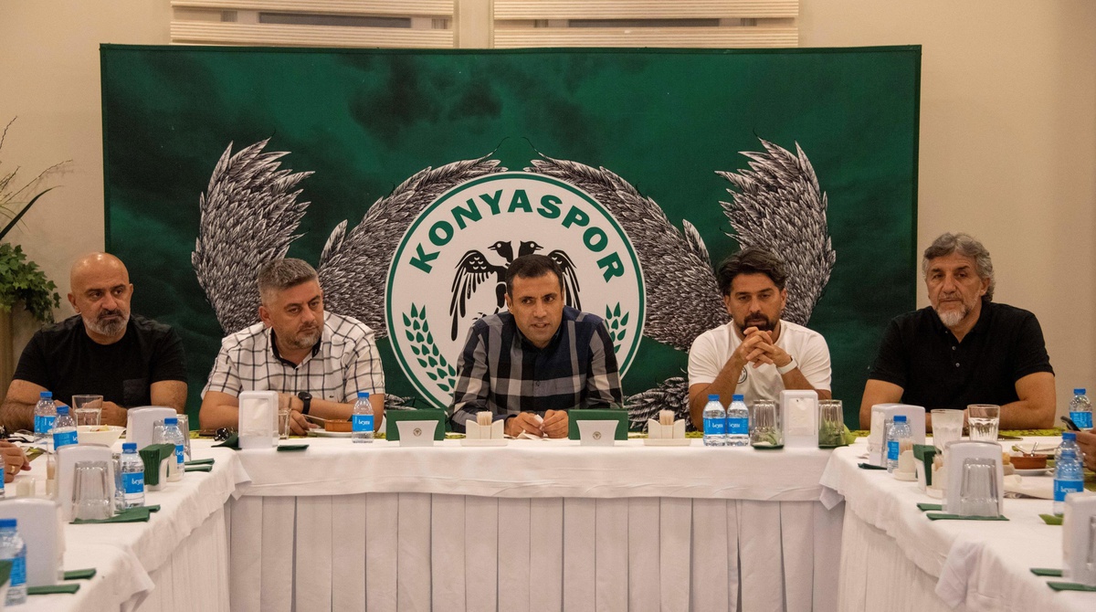 Konyaspor Kulübü Başkanı Özgökçen futbolcularla bir araya geldi Açıklaması