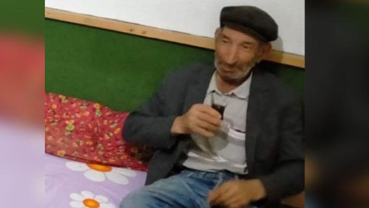 Koyunlarını yolun karşısına geçirirken, araç çarpmasıyla öldü