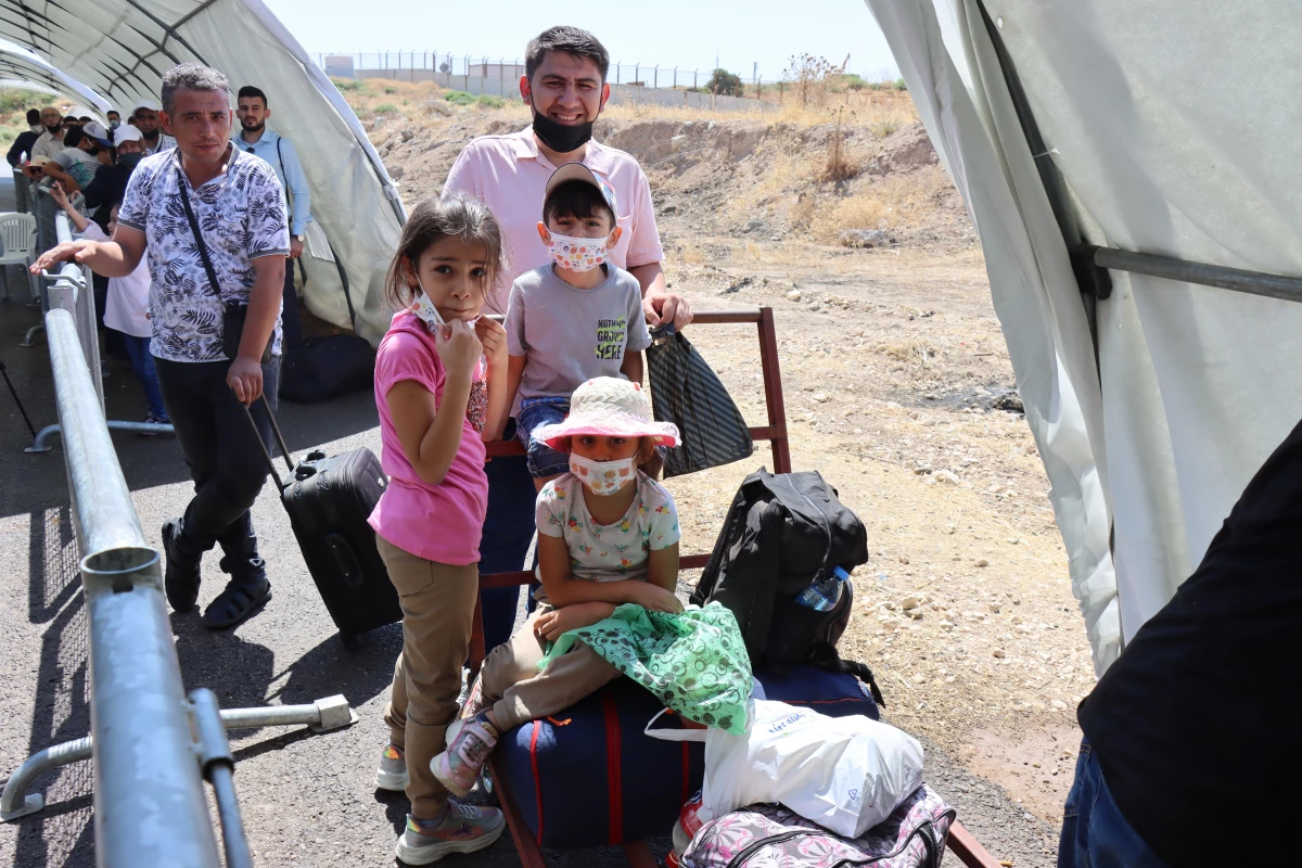 Kurban Bayramı\'nı ülkelerinde geçirmek isteyen Suriyelilerin yolculuğu sürüyor
