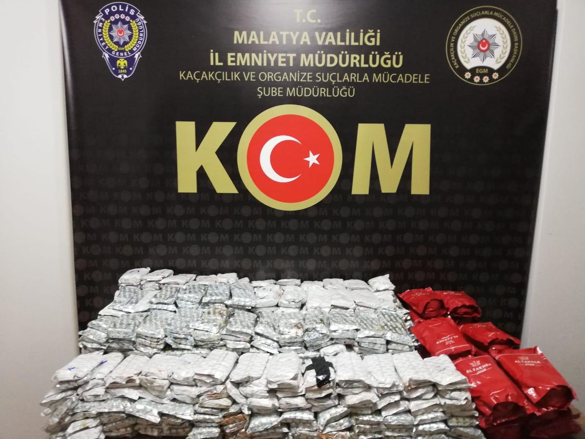 Malatya\'da kamyonette 206 kilogram kaçak nargile tütünü ele geçirildi