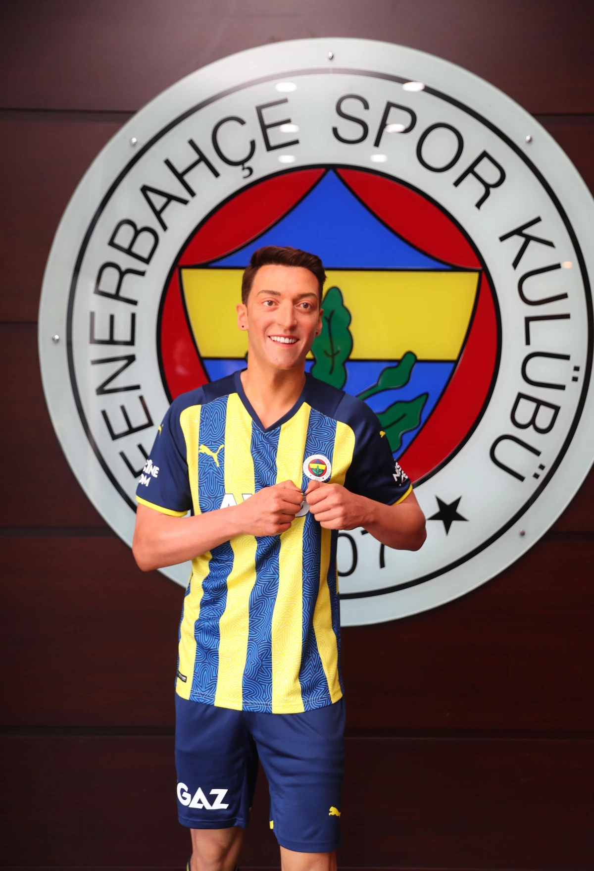 Mesut Özil\'in balmumu heykeli, İstanbul\'a getirildi