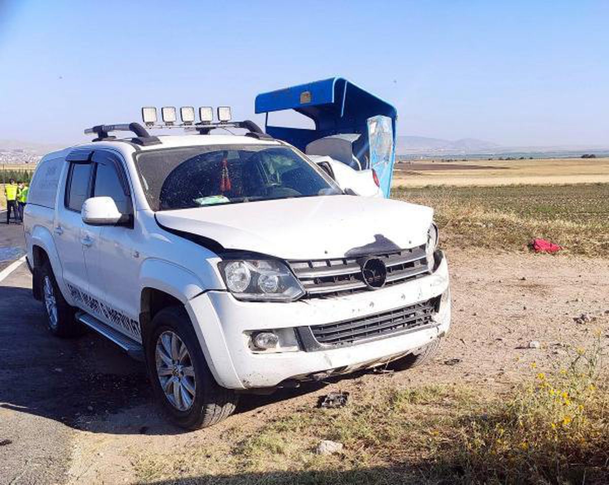 Son dakika haberi... Otomobille kamyonet çarpıştı: 1 ölü