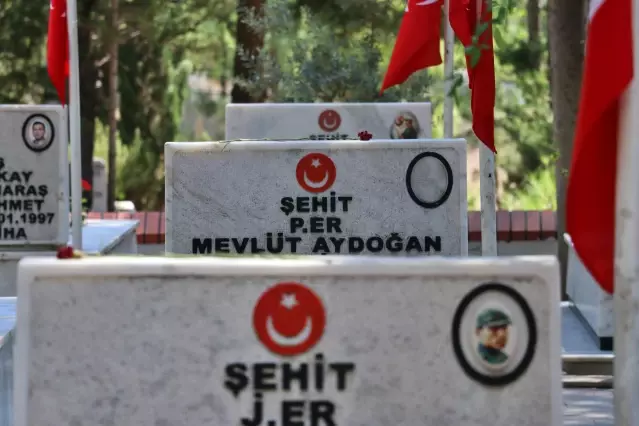 Adana, Mersin, Hatay ve Osmaniye'de şehitliklerde hüzünlü bayramlaşma