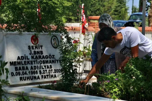 Adana, Mersin, Hatay ve Osmaniye'de şehitliklerde hüzünlü bayramlaşma