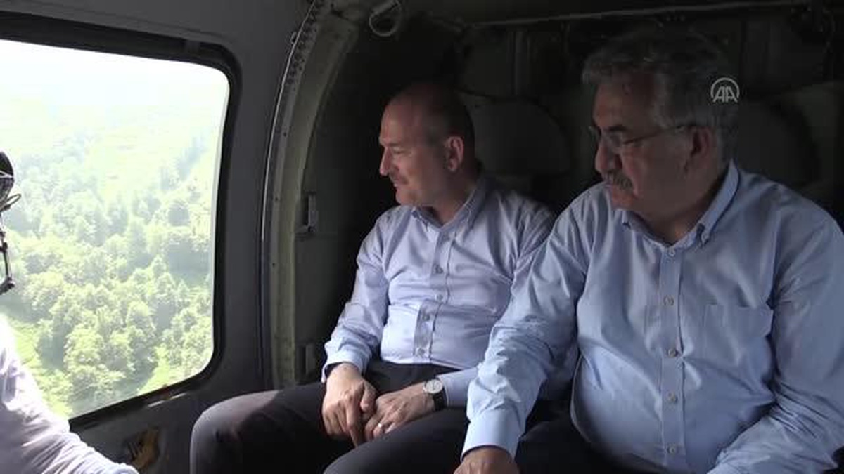 Bakan Soylu, sel ve heyelanın etkili olduğu Tepebaşı köyünde incelemelerde bulundu