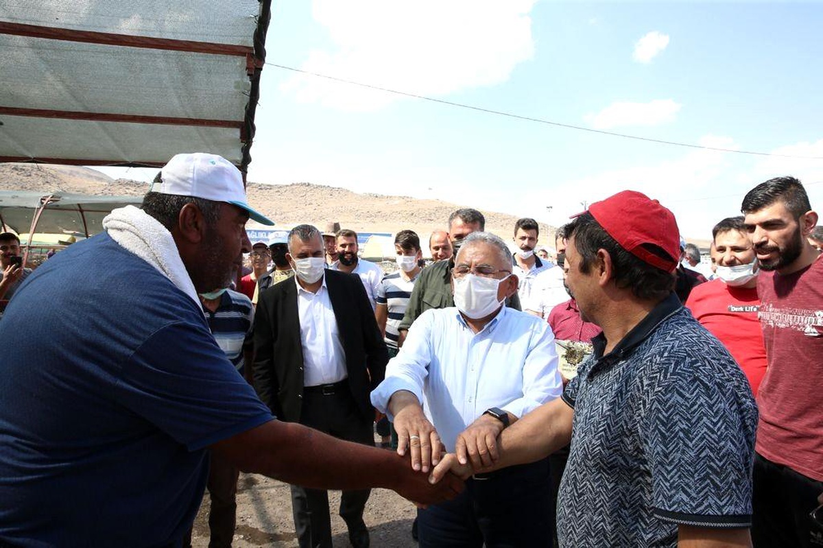 Başkan Büyükkılıç kurban satış yerlerini ve kesim alanlarını inceledi