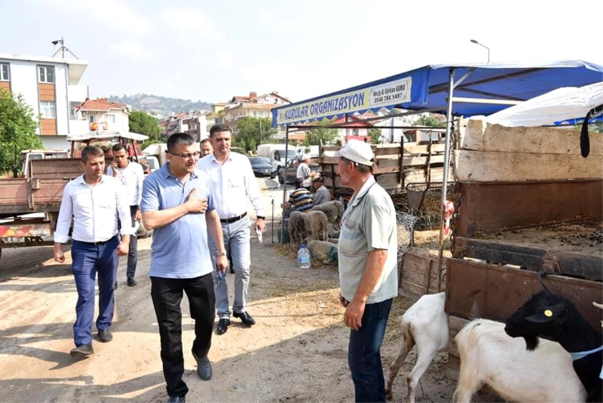 Başkan Öz hayvan pazarını ziyaret etti