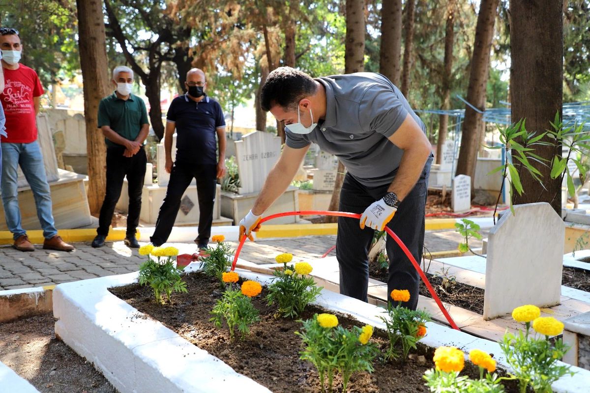 Başkan Yücel\'den şehit kabirlerine ziyaret