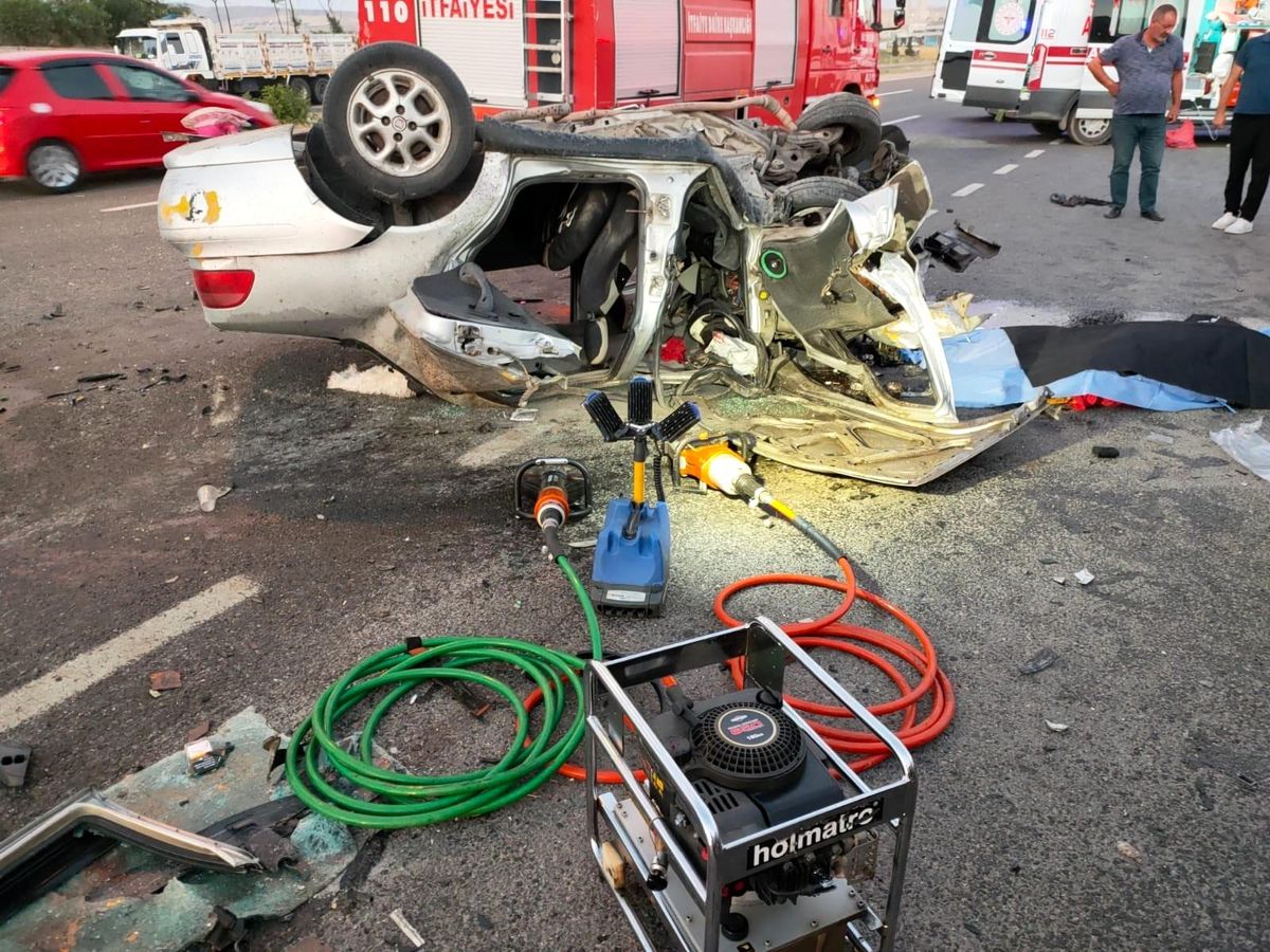 Son dakika... Başkent\'te trafik kazası: 1 ölü, 2 yaralı