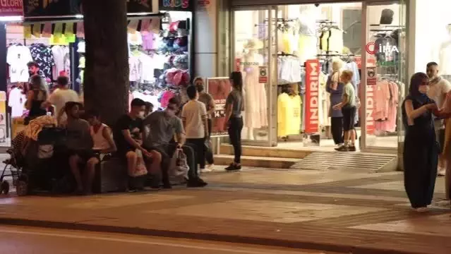 Bayram alışverişi yoğunluğu akşam saatlerine kadar devam etti