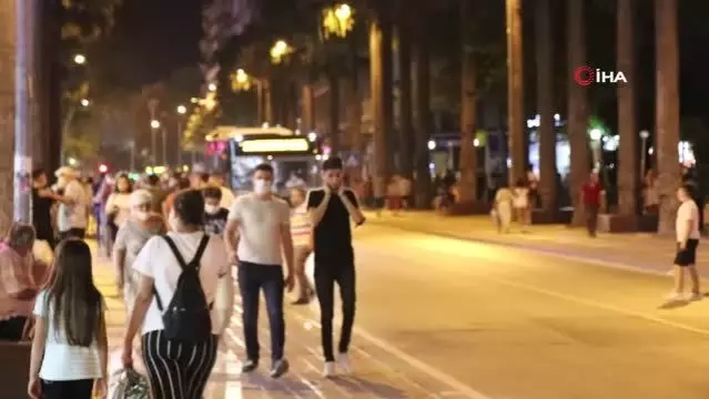 Bayram alışverişi yoğunluğu akşam saatlerine kadar devam etti