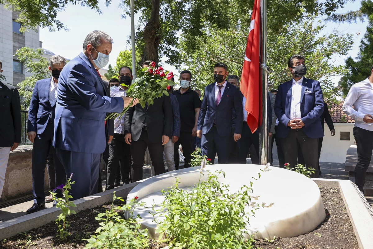 BBP Genel Başkanı Destici, Muhsin Yazıcıoğlu\'nun kabrini ziyaret etti