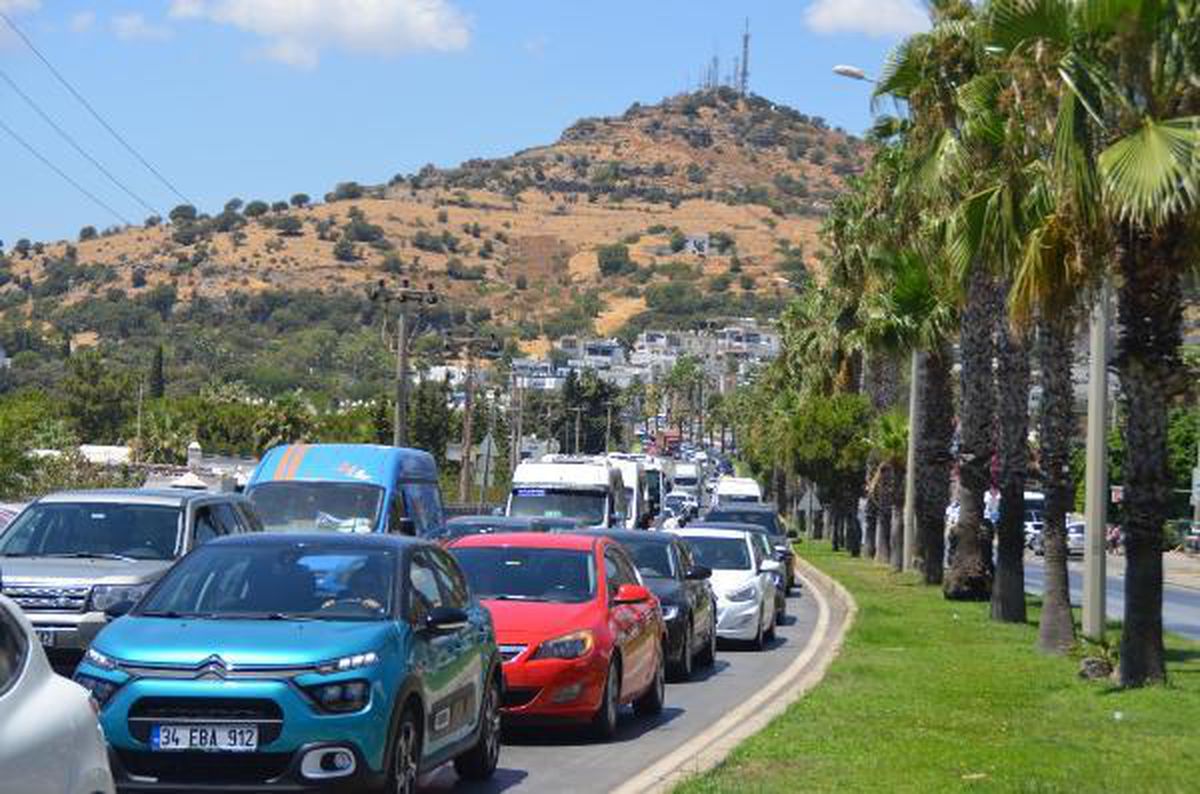 Bodrum\'a 1 haftada 140 bin araç girişi