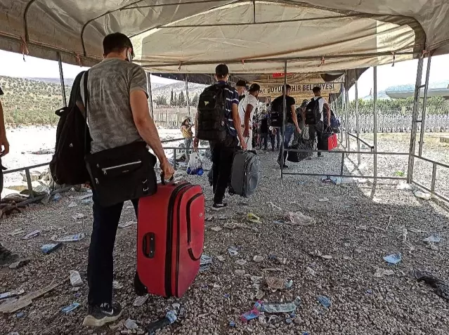 Cilvegözü'nde bayram yoğunluğu Cilvegözü'nde bayram yoğunluğu