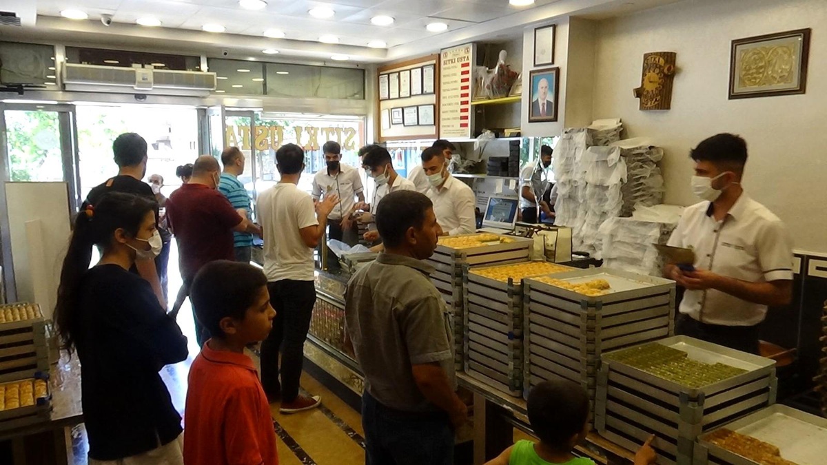 Diyarbakır\'daki tatlıcıların bayram mesaisi