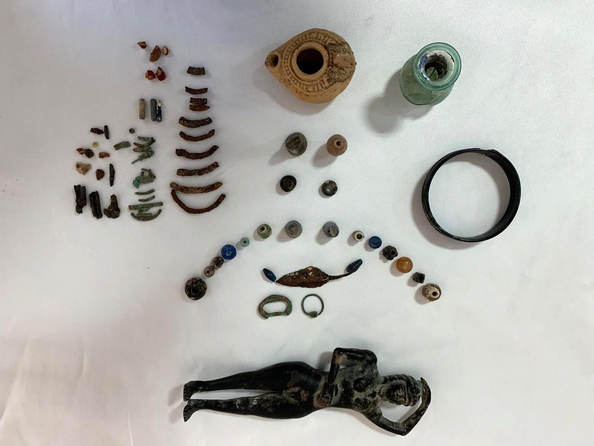 Durdurulan otobüsten çok sayıda tarihi eser çıktı