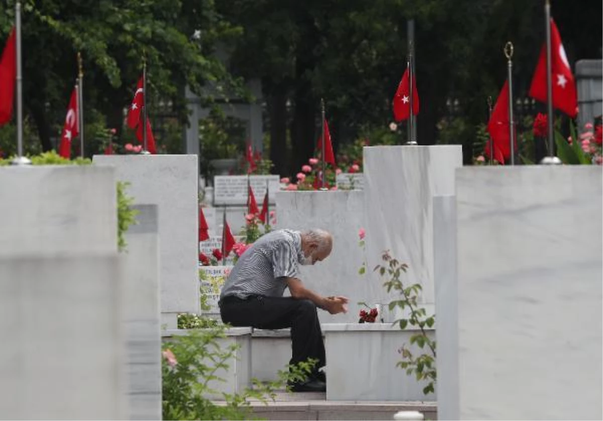 Son dakika haber... EDİRNEKAPI ŞEHİTLİĞİ\'NE AKIN ETTİLER