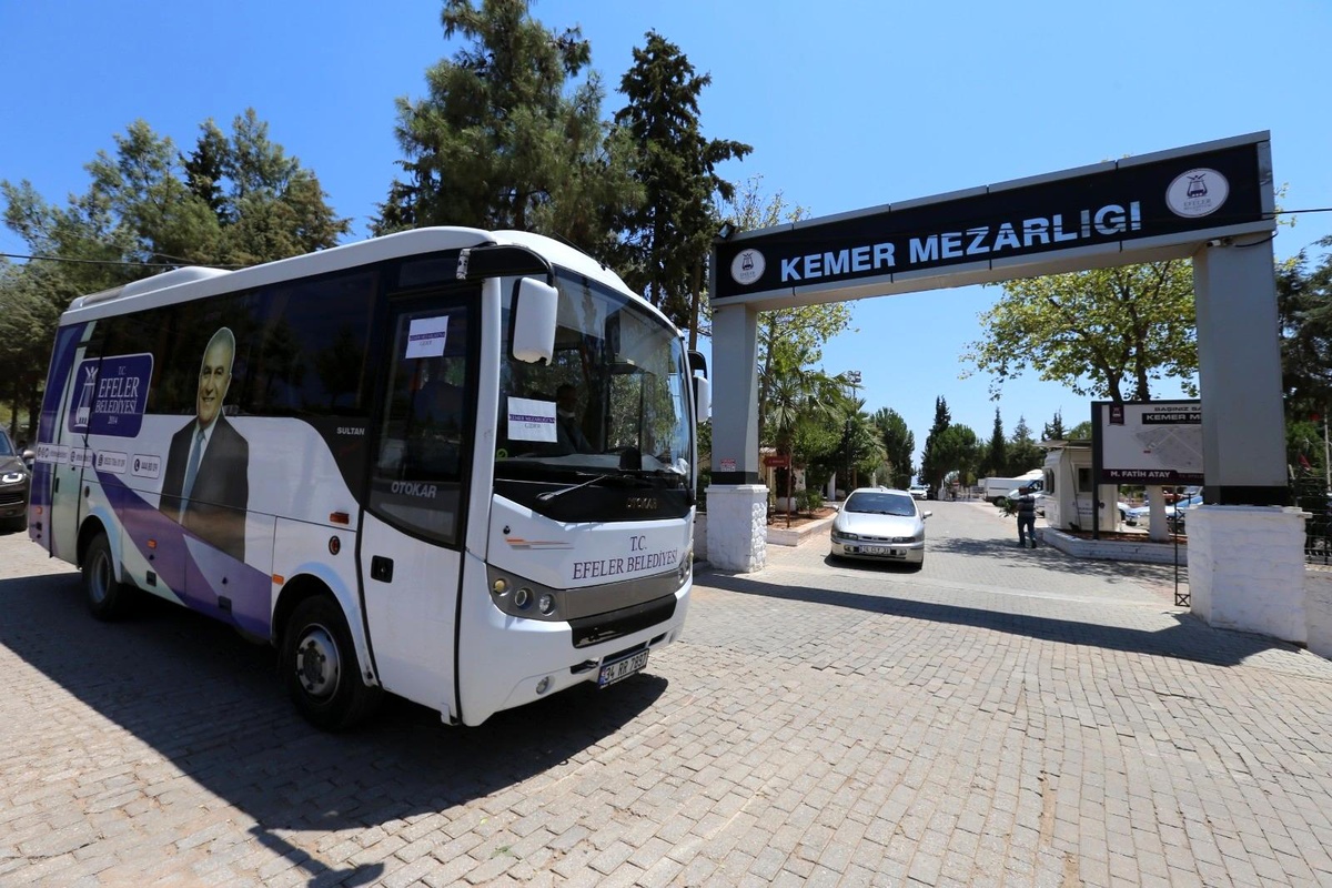 Efeler\'den mezarlık ziyaretlerinde ulaşım hizmeti