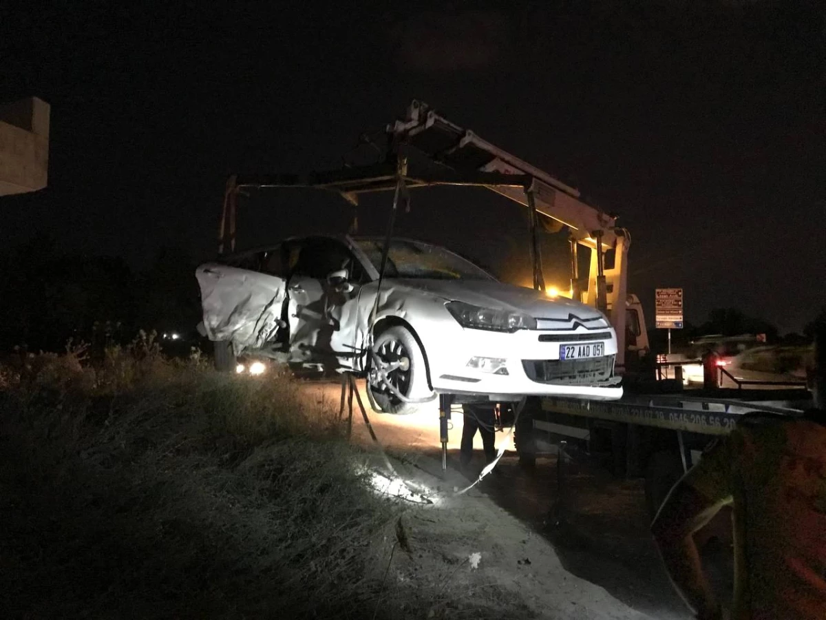 Ehliyetsiz sürücü ters dönen otomobilden burnu kanamadan çıktı