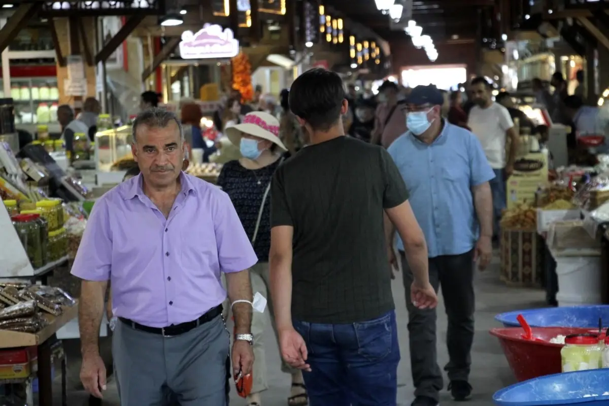 Kapalı Çarşı\'da bayram yoğunluğu