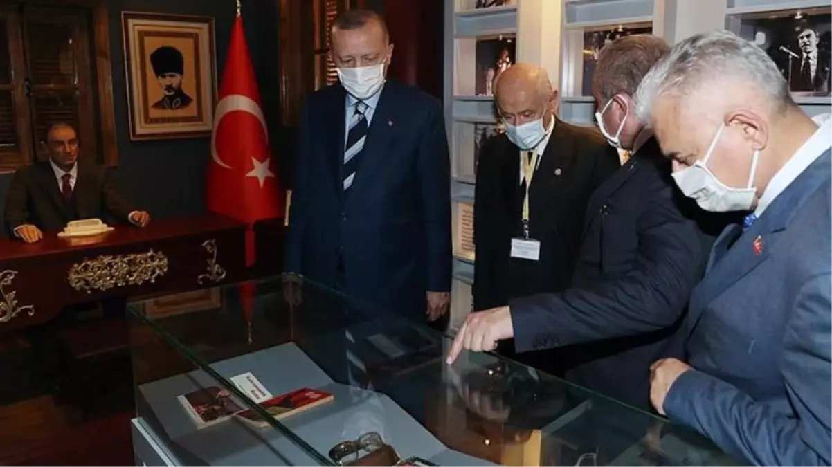Erdoğan ve Bahçeli, KKTC\'de MHP\'nin kurucusu Alparslan Türkeş\'in doğduğu müze evi gezdi