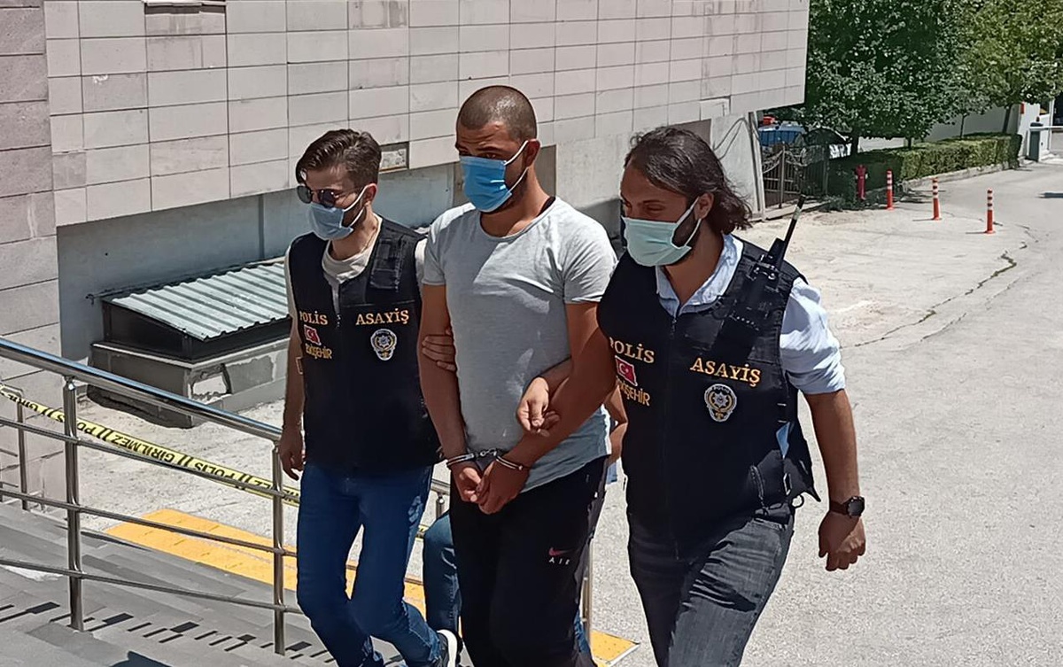 Eskişehir\'de bir taksicinin parasını gasbettiği ileri sürülen zanlı yakalandı