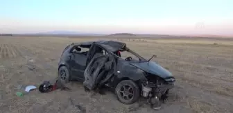 Hafif ticari araç ile otomobil çarpıştı: 2 ölü, 7 yaralı