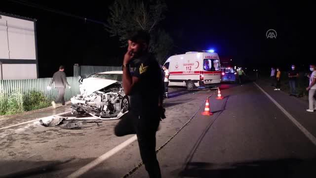 İş makinesine çarpan otomobildeki bir kişi öldü, bir kişi yaralandı