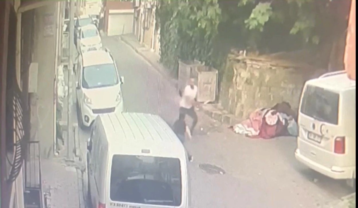 Son dakika haberleri | İstanbul\'da korkunç cinayet kamerada: Yaralı halde motorla kaçtı, hastanede öldü