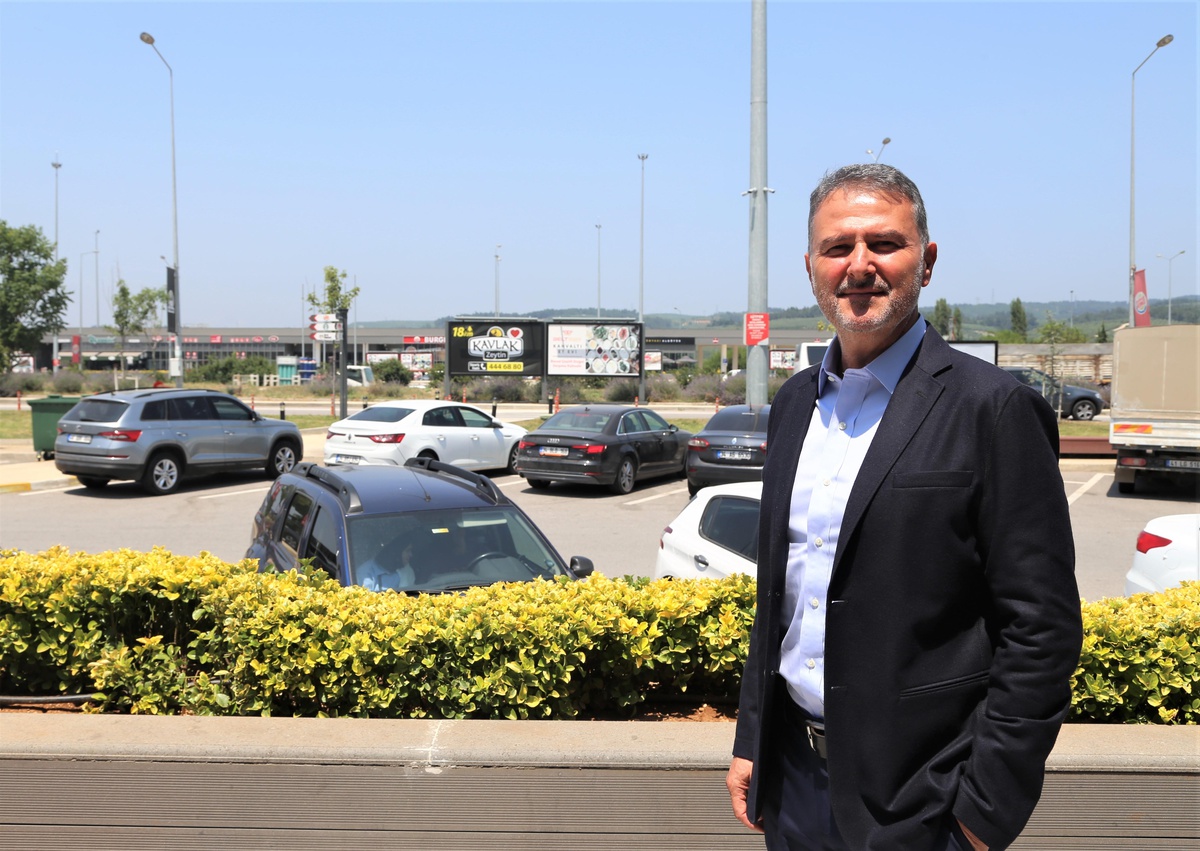 İstanbul-İzmir Otoyolu\'ndaki dinlenme tesislerinde bayram tatili yoğunluğu yaşanıyor