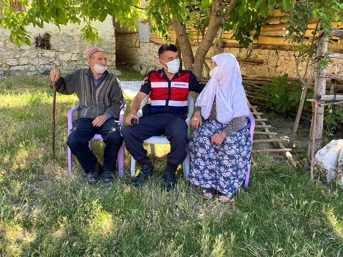 Son dakika haber! Jandarmadan şehit ailelerine ziyaret