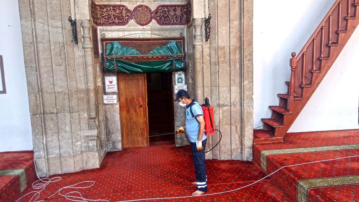 Kahramanmaraş\'ta camiler dezenfekte edildi