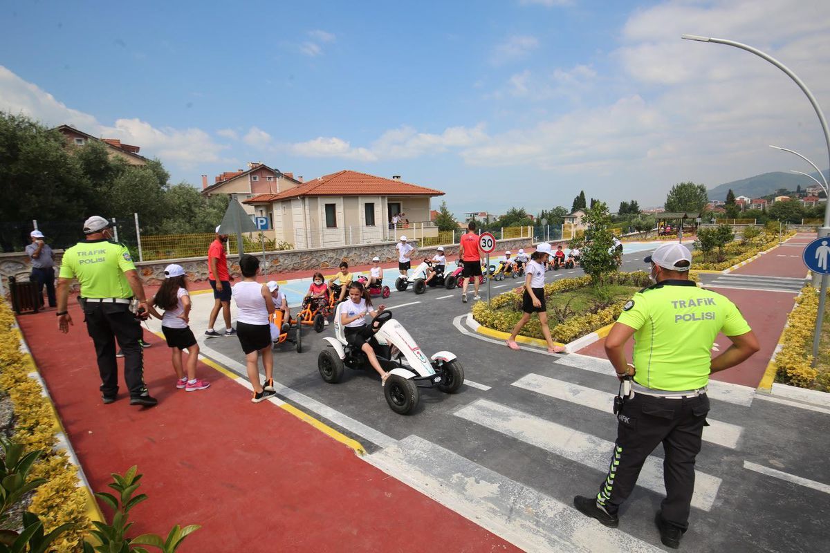 Karamürsel Belediyesi Trafik Parkı çocukların yoğun ilgisini görüyor