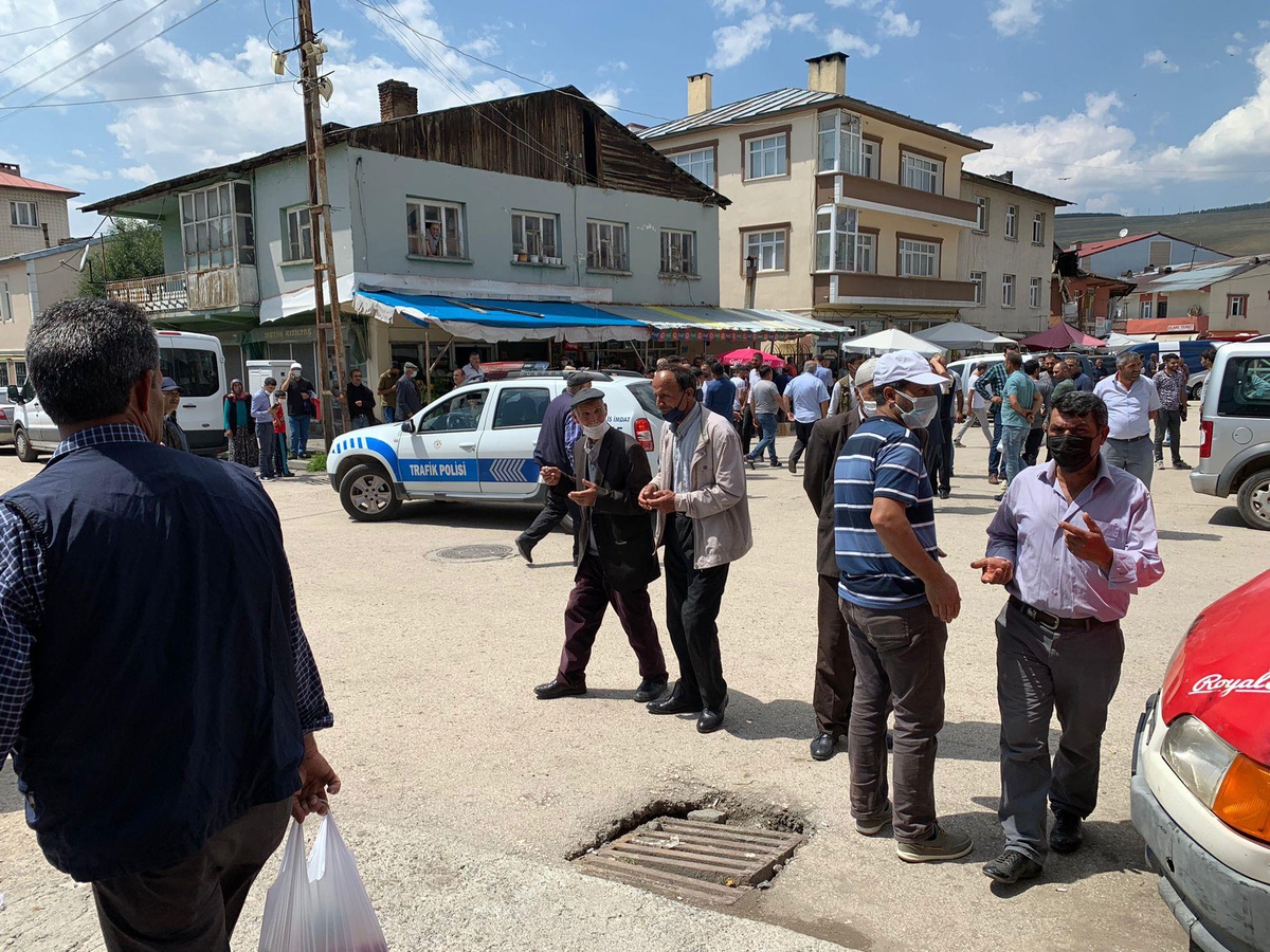 Kars\'ta hayvan otlatma kavgası: 8 yaralı