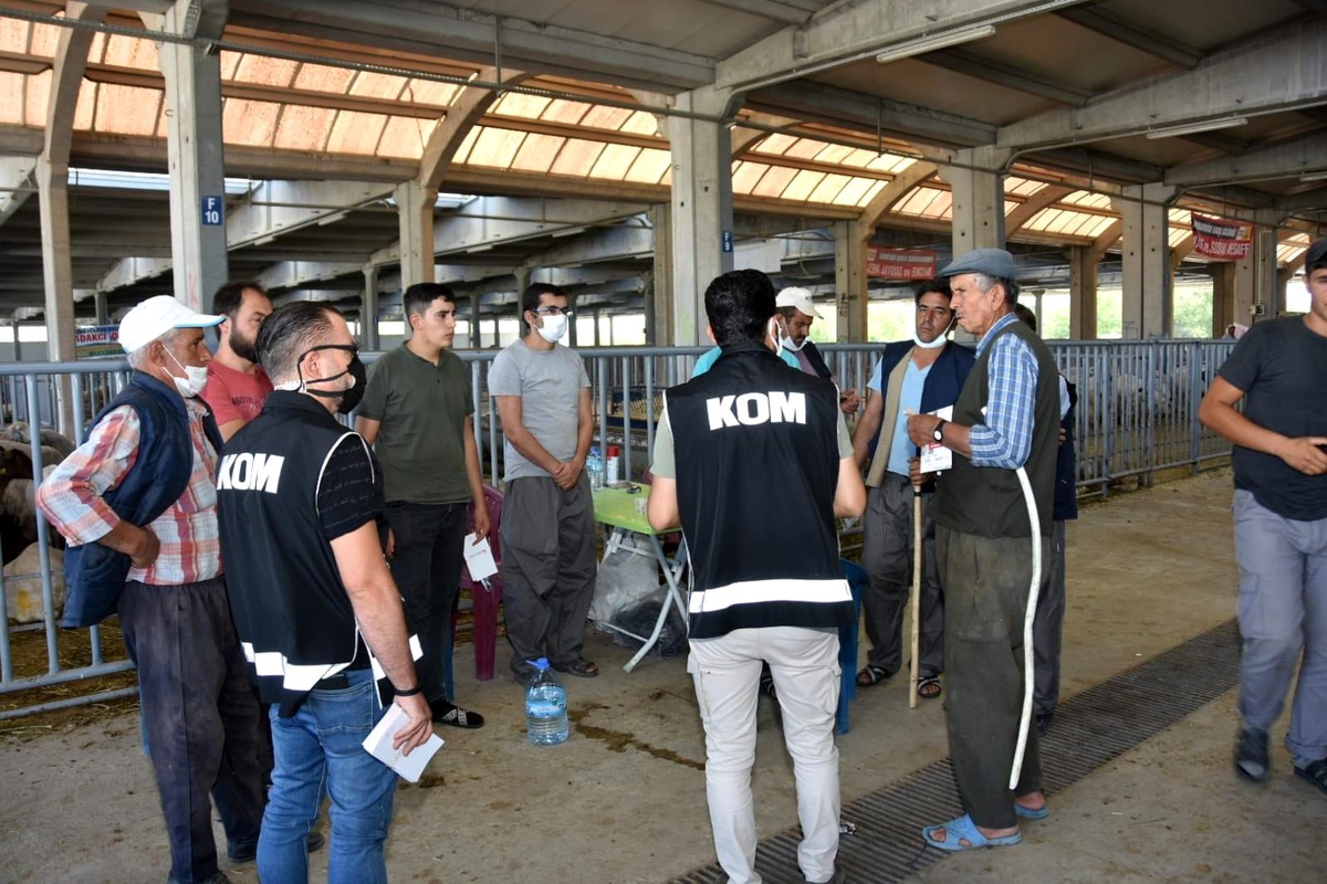 Konya\'da polisten kurban pazarında sahte para uyarısı