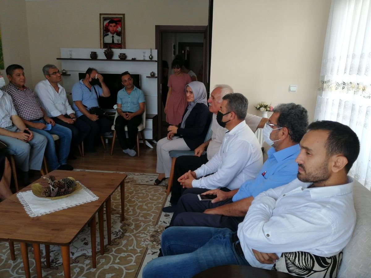 Kozan protokolü, şehit ailelerini bayram arefesinde yalnız bırakmadı