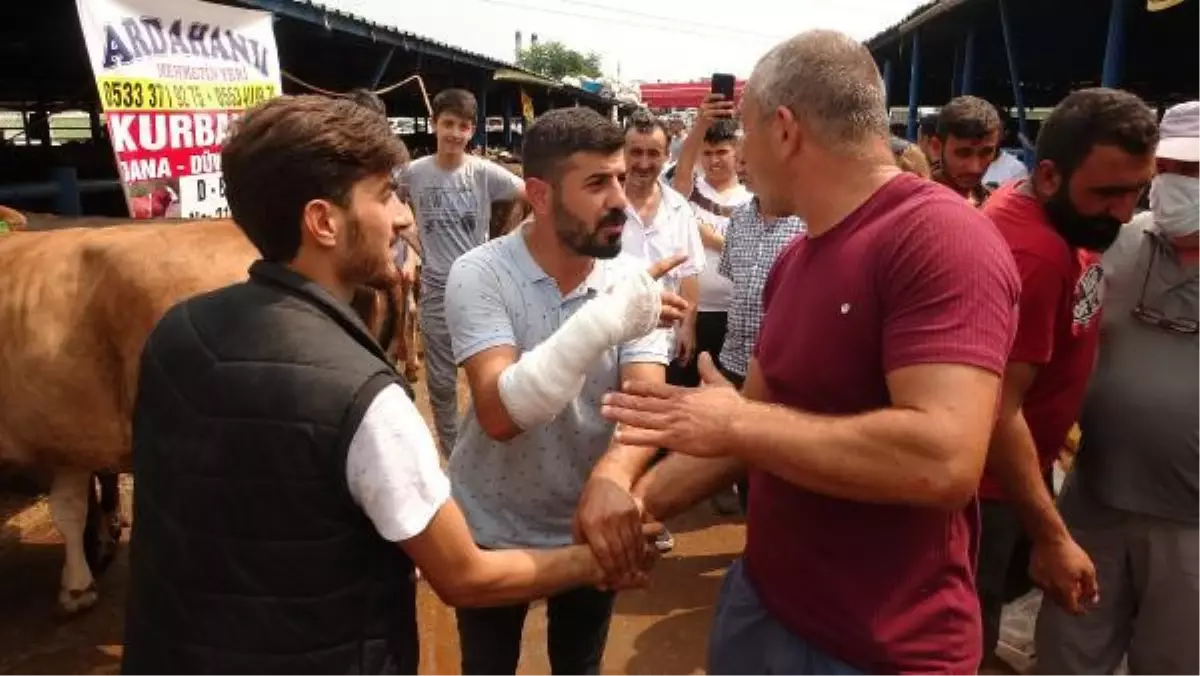 KURBANLIK PAZARLIĞI SIRASINDA KOLU ÇATLADI