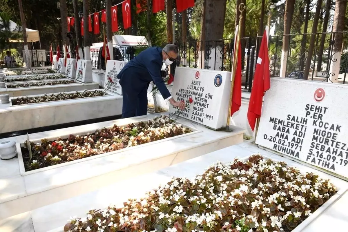 Son dakika gündem: Mersin şehitliğinde hüzünlü bayramlaşma