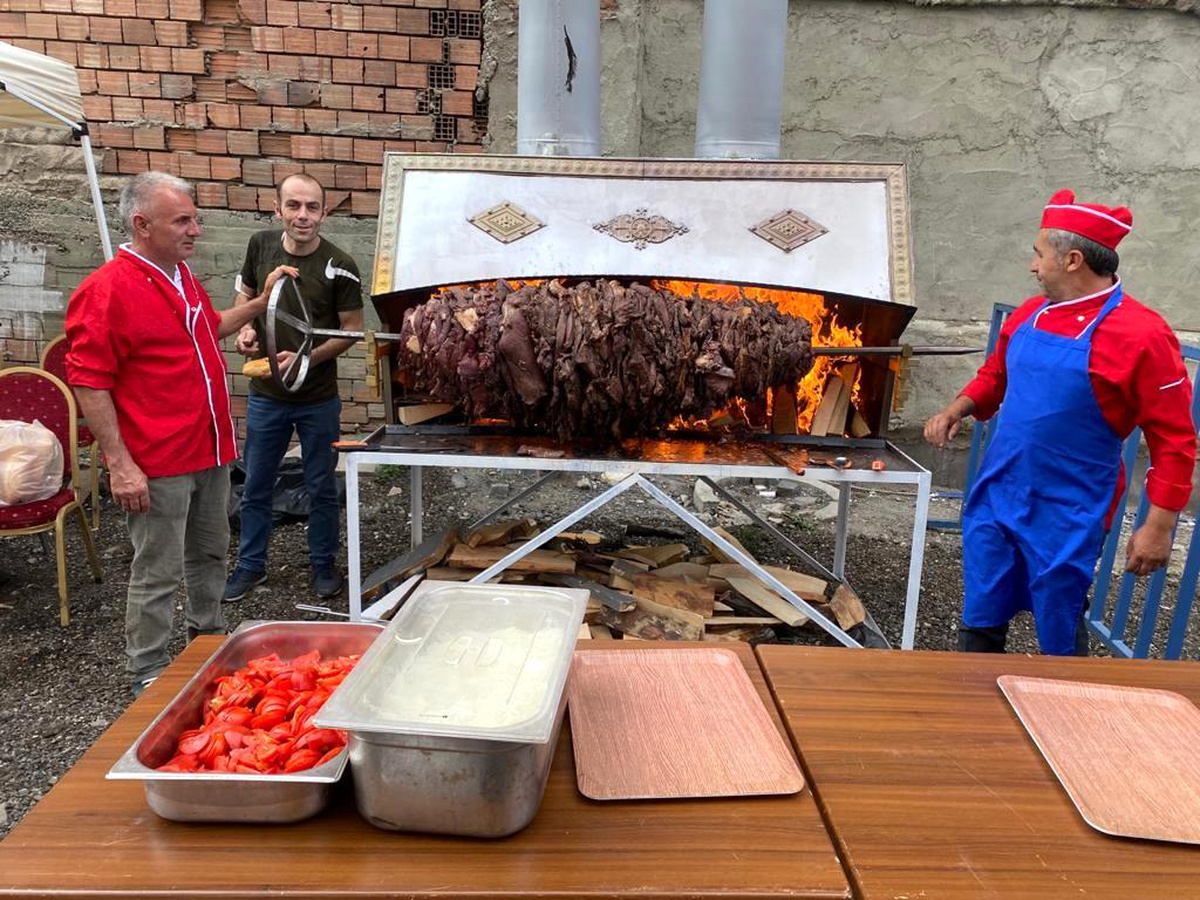 Oltu Belediyesinden 400 kiloluk cağ döneri