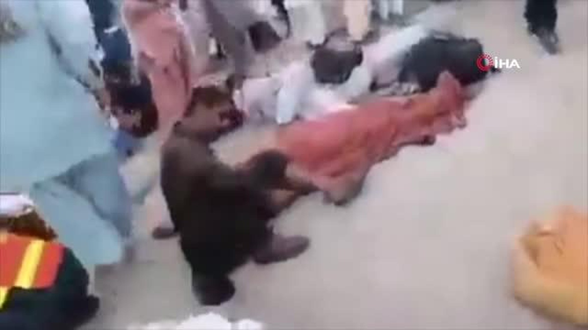 Pakistan\'da otobüs kazası: en az 27 ölü, 30 yaralı