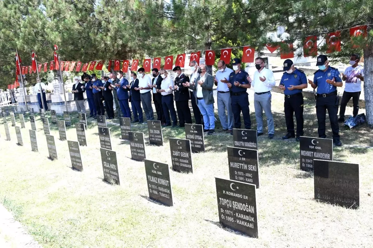 Son dakika haber | Protokol üyelerinden şehitliğe bayram ziyareti