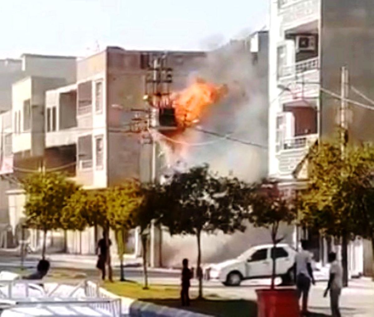 Şanlıurfa\'da patlayan elektrik trafosu korku saçtı
