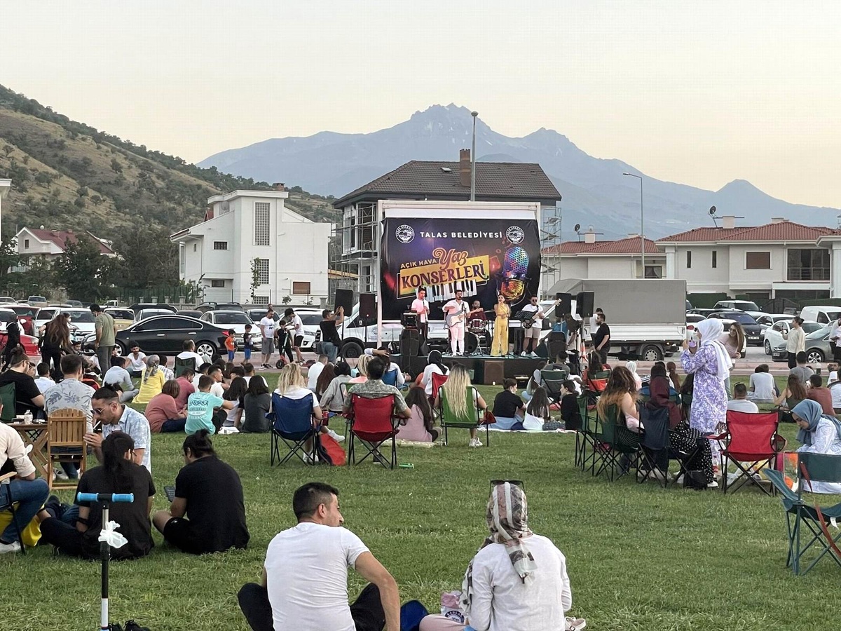 Talas\'ta Cumartesi sinema pazar konser