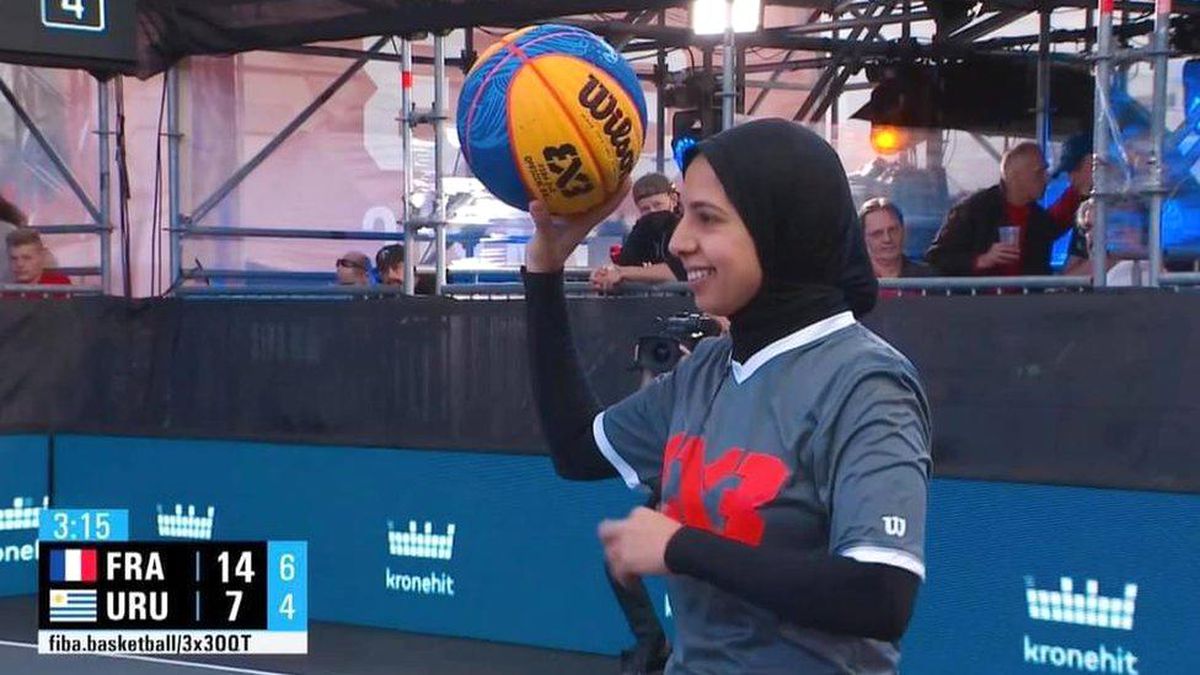 Tokyo 2020 Olimpiyat tarihine adını yazdıran ilk başörtülü hakem: Sara Gamal
